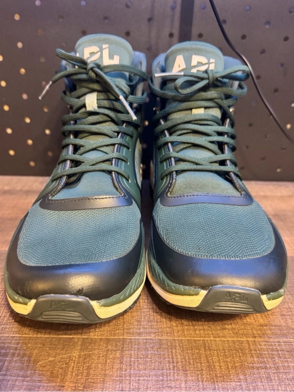 APL TechLoom Defender Mid Men’s Size 11 Green Athletic Training Shoes Sneakers